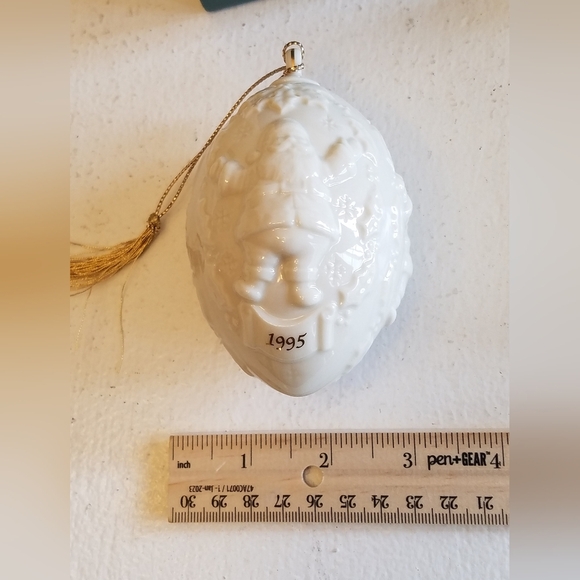Lenox Porcelain 1995 Santa Claus Gold Trim Hanging Ornament - Picture 8 of 11